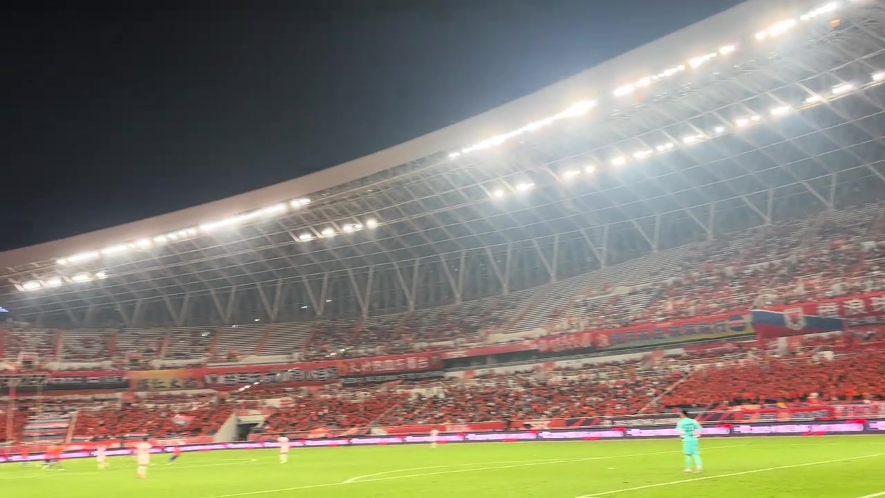 泰山隊足協(xié)杯出局比賽未結(jié)束球迷已經(jīng)開始喊下課了