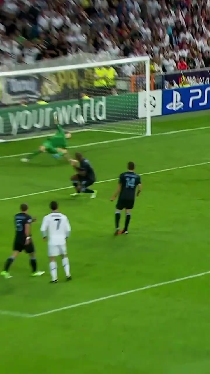 高速的旋轉(zhuǎn)落地再彈地入網(wǎng)C羅這球進(jìn)的真是神之一筆