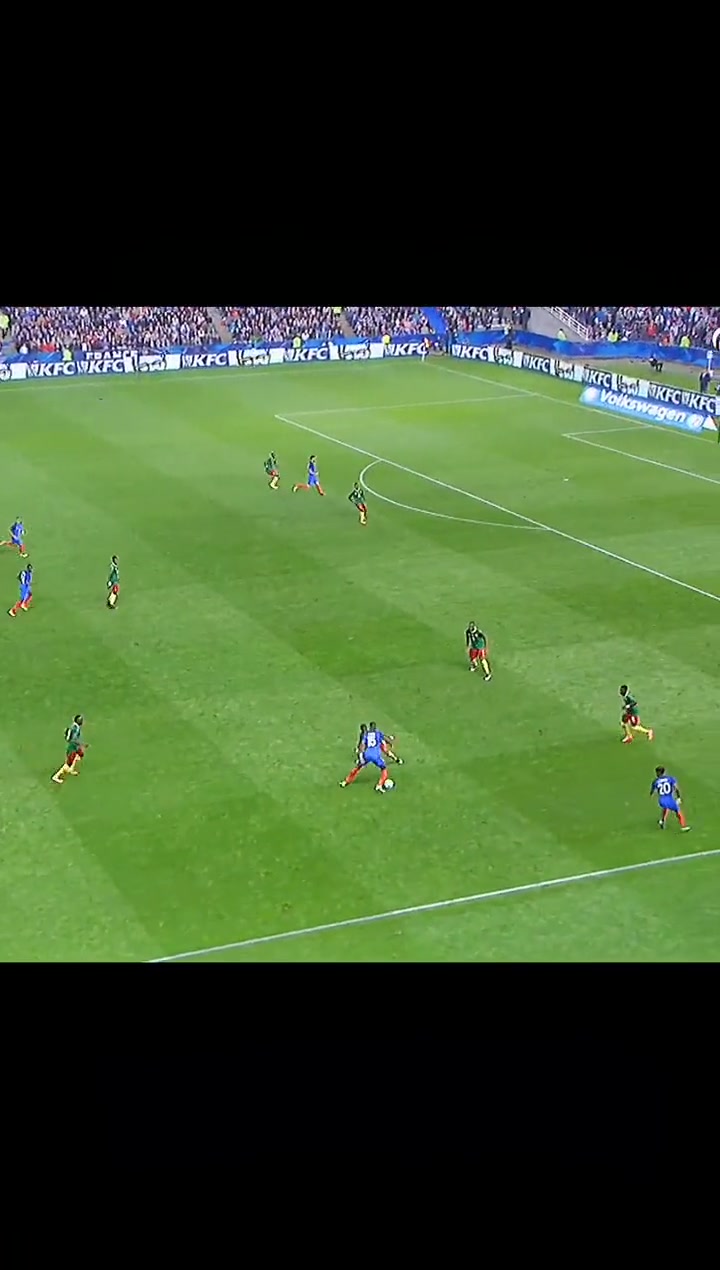 還記得博格巴這記圓月彎刀嗎現(xiàn)役除了德布勞內還有人能做到嗎