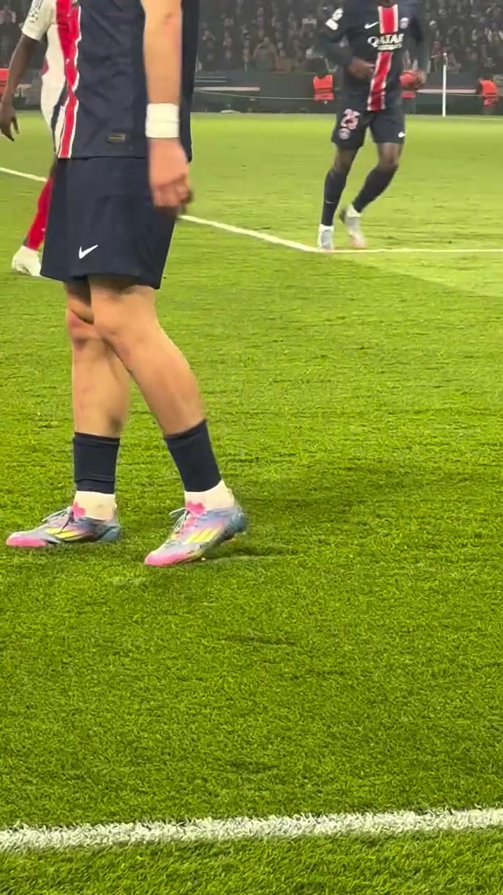 天賦怎么樣呢現(xiàn)場(chǎng)直拍克瓦拉茨赫利亞的小腿