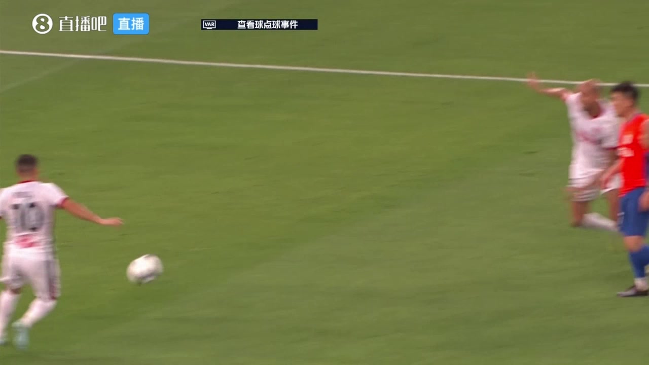 我的眼睛黃政宇這是要打籃球嗎黃政宇離譜手球送點