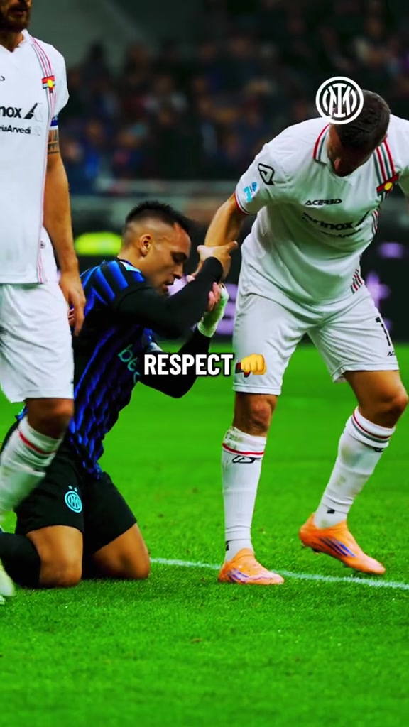 硬漢國(guó)米官推致敬當(dāng)英超傳奇拉起藍(lán)黑傳奇