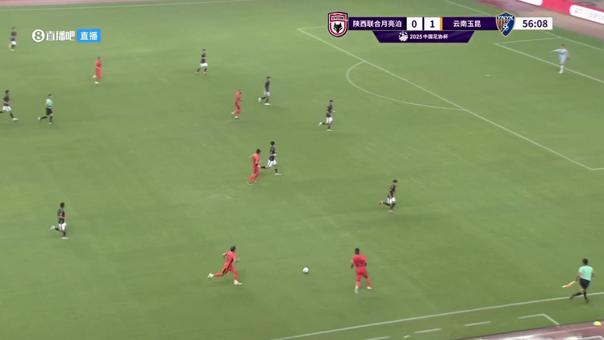 腳后跟妙傳恩里克在弧頂腳后跟傳入禁區(qū)奧斯卡一蹴而就