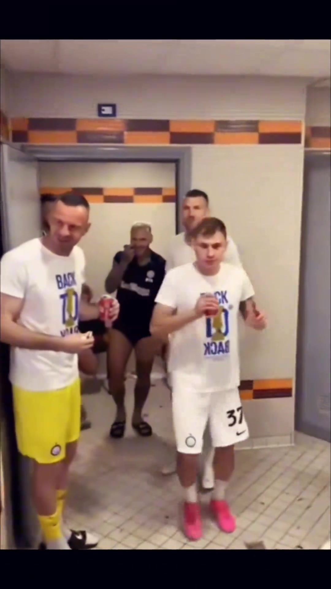 罕見啊國米球迷曬視頻藍黑不高興難得高興了一回