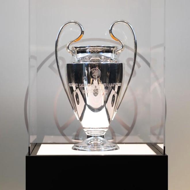 分享喜悅，本賽季巴黎每個(gè)主場(chǎng)比賽都會(huì)展示歐冠獎(jiǎng)杯供球迷參觀