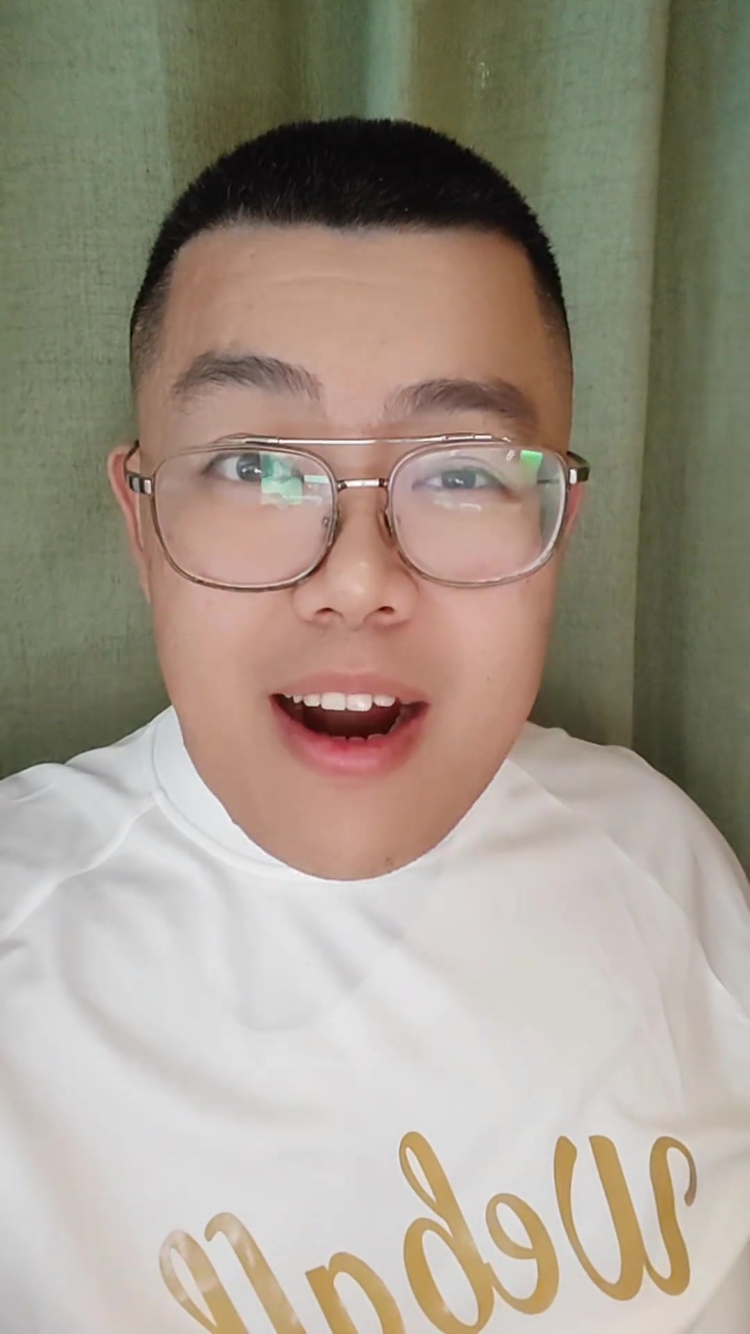 整笑了國安博主教練也沒錯了也四后衛(wèi)了那是誰錯了