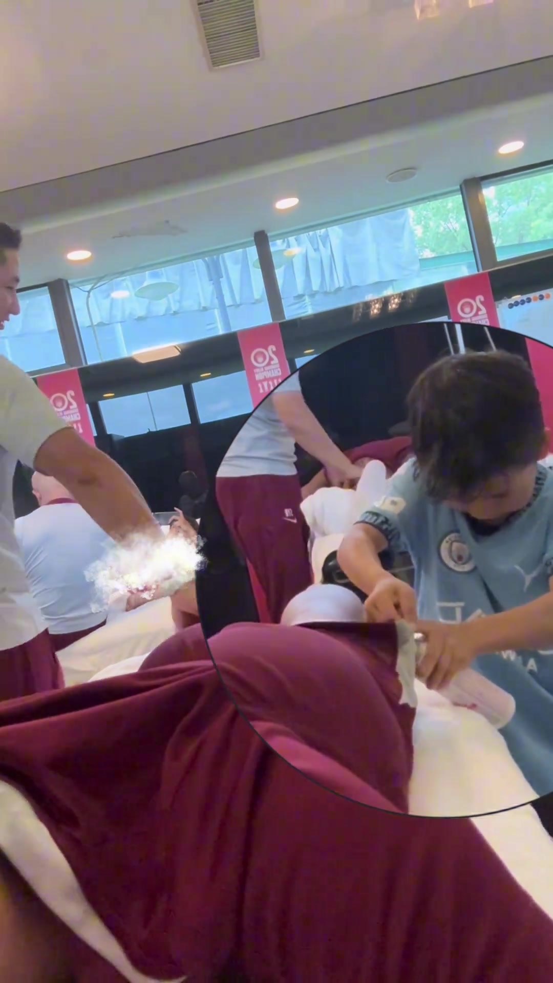 博主張琳芃的兒子是真心疼我防曬噴霧都差點(diǎn)往我嘴里噴了