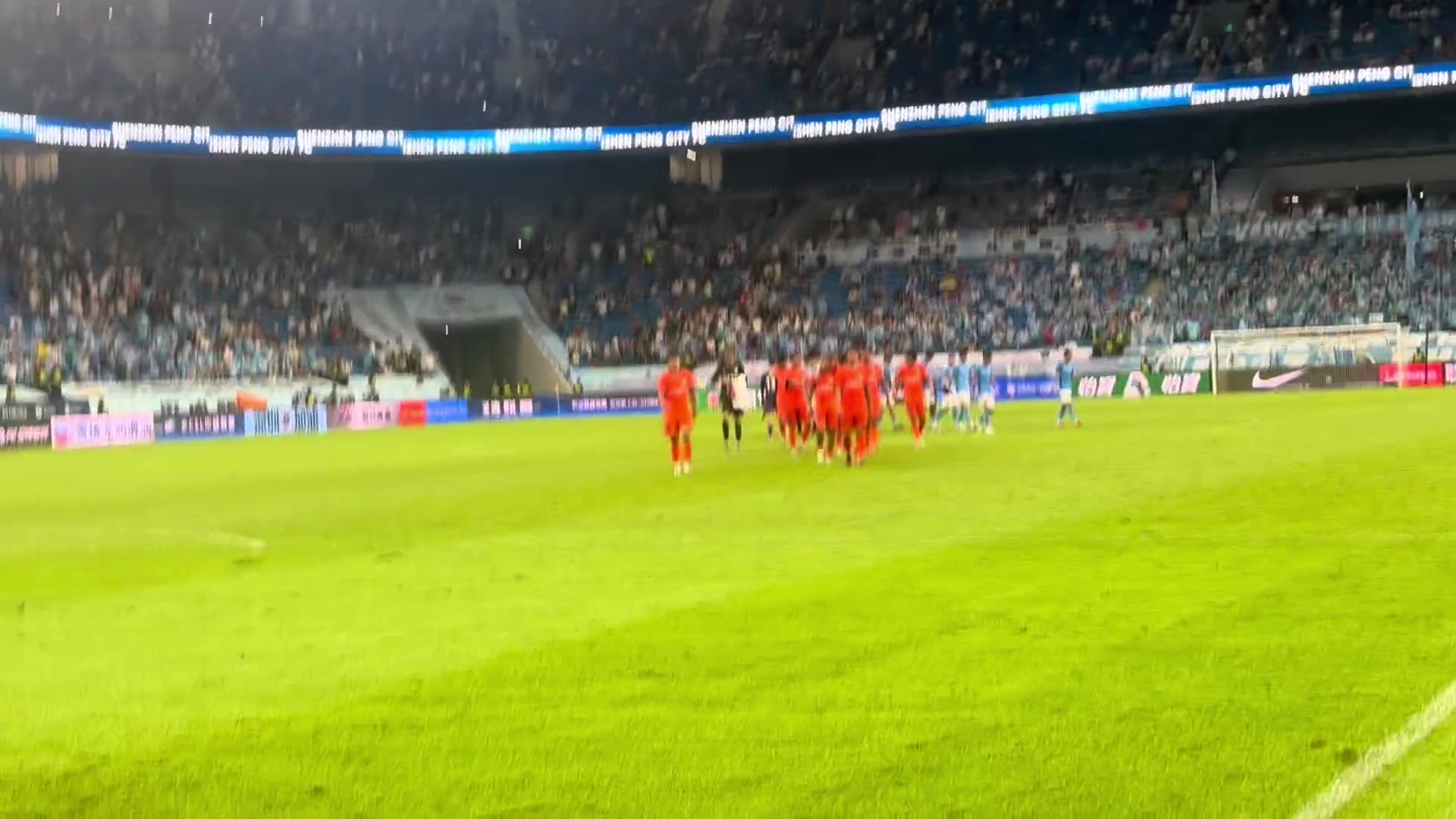 牛志明不容易的客場三分有很多總結(jié)的地方謝場時亮點在看臺