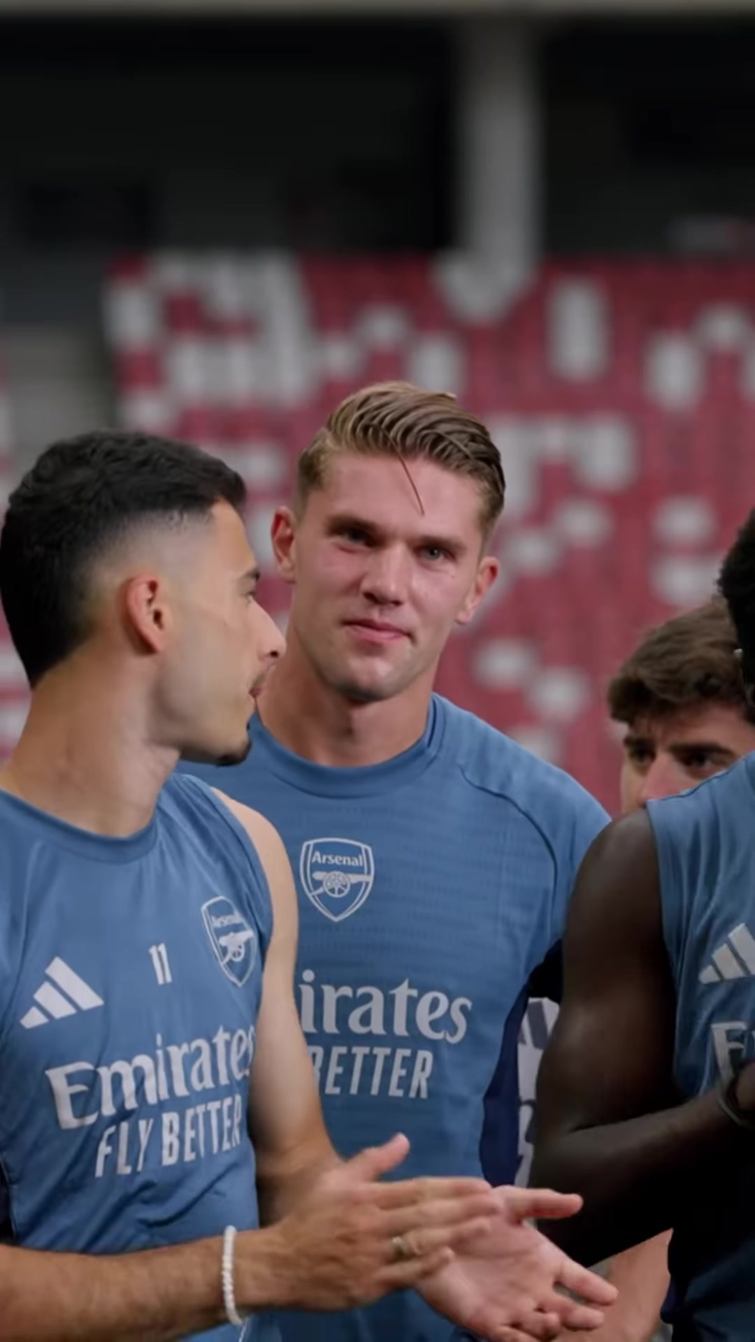 約克雷斯首次參加阿森納訓(xùn)練接受全隊(duì)拍背歡迎