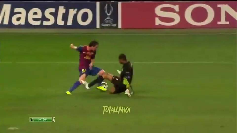 門將的噩夢(mèng)梅西那些過(guò)掉門將的進(jìn)球這種情況他無(wú)法被防守