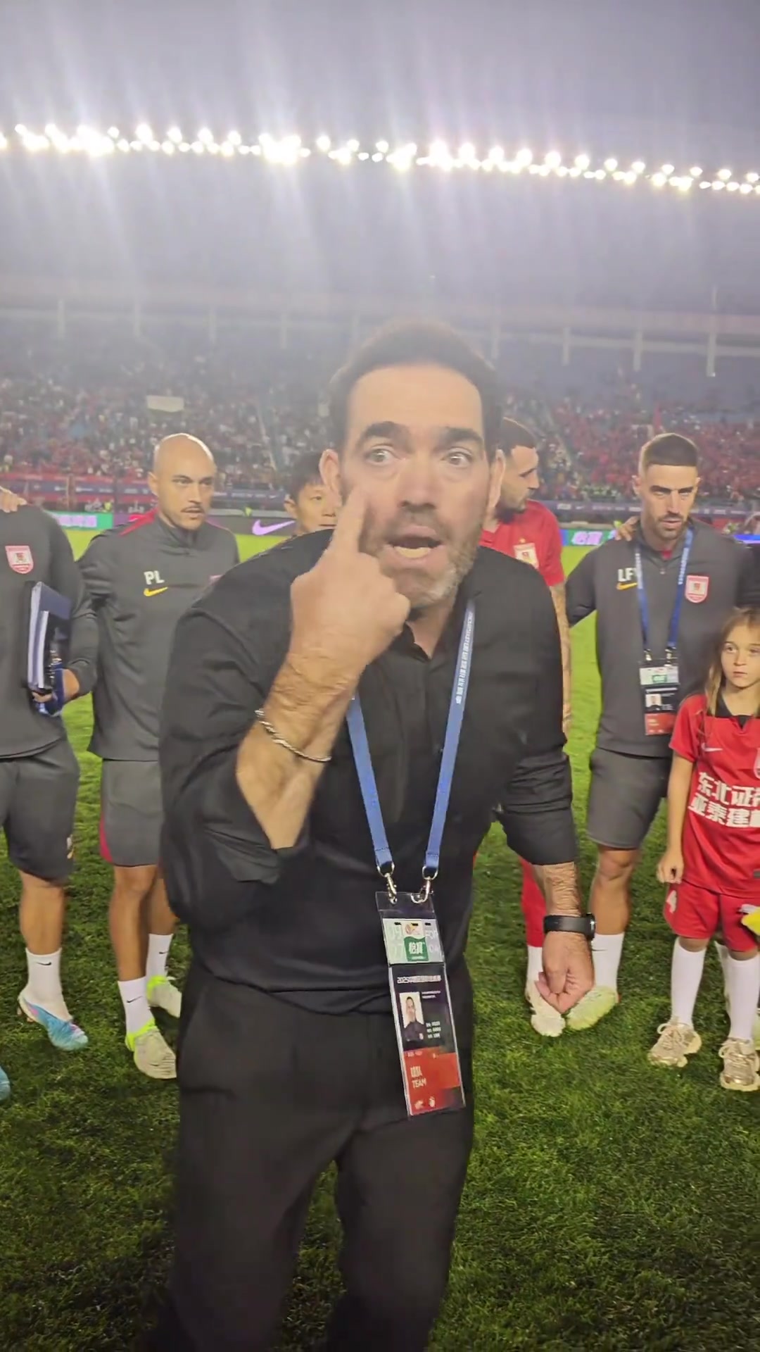 補(bǔ)時(shí)連進(jìn)兩球絕平實(shí)拍亞泰主帥蘇亞雷斯賽后激情講話(huà)