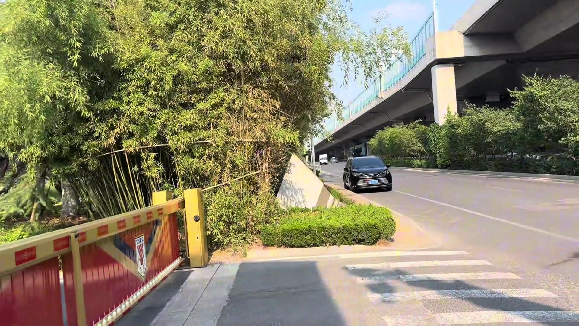 泰山隊賽前訓(xùn)練直擊踱步的崔康熙輕松的氛圍一切場上見