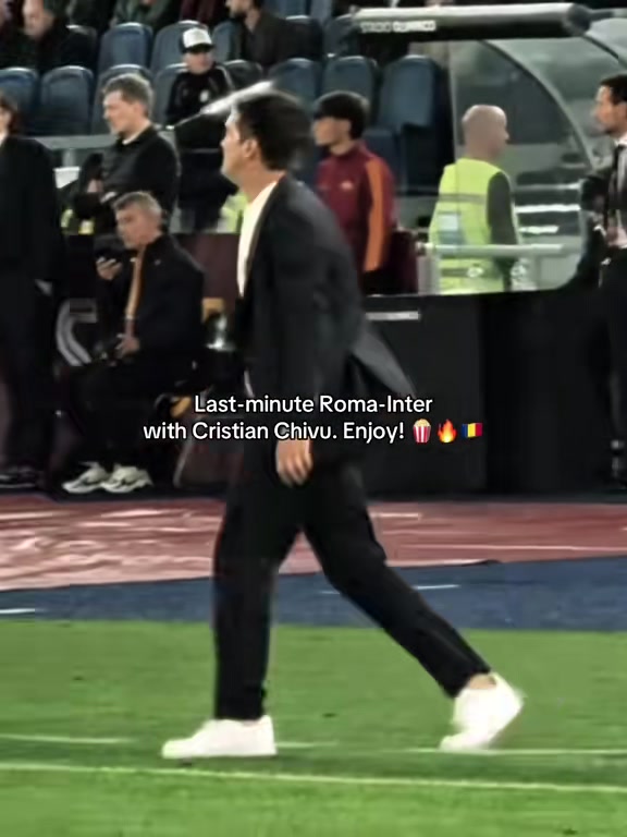 全神貫注意甲官推曬國米大戰(zhàn)羅馬最后時(shí)刻場邊的齊沃