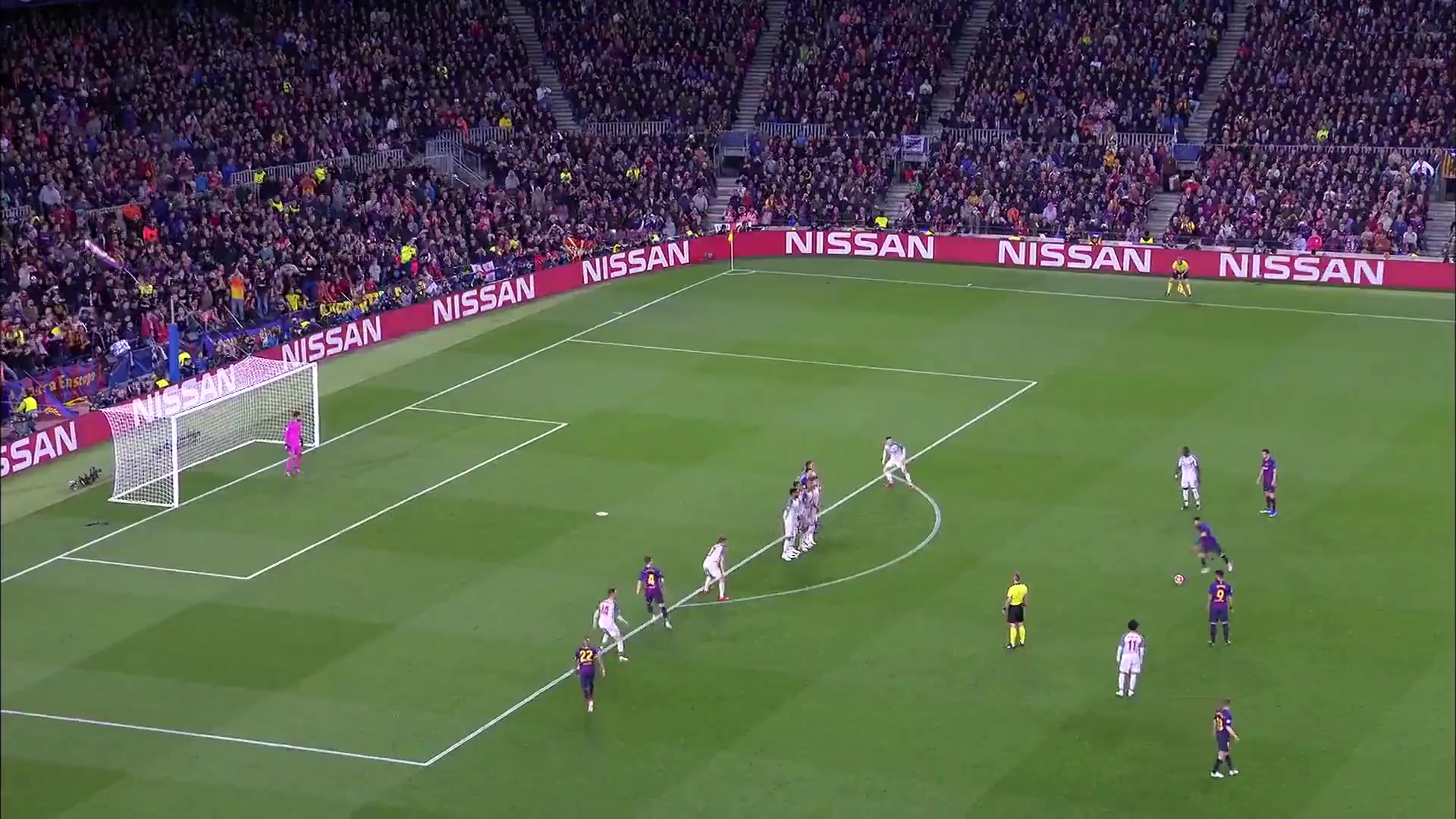 技術(shù)永遠(yuǎn)不會(huì)退步再來回顧一下梅西當(dāng)年對(duì)利物浦的超級(jí)任意球