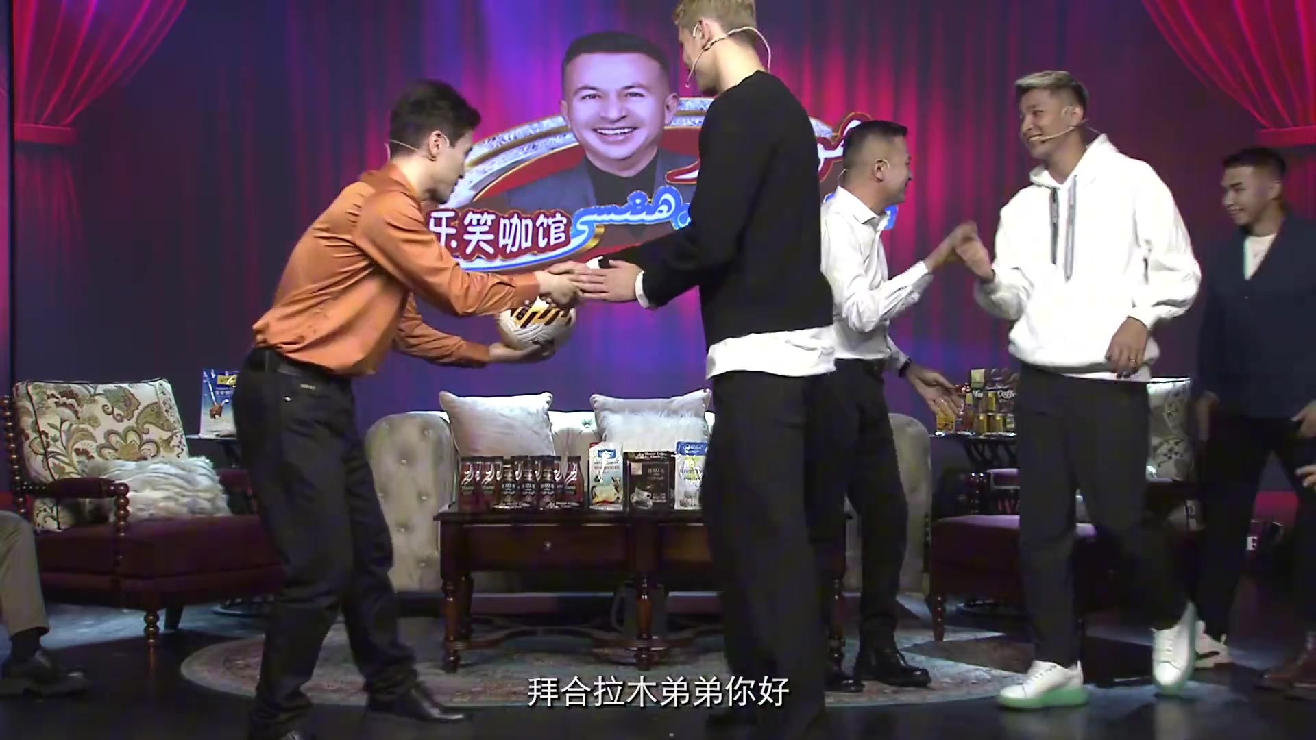 拜合拉木都去參加綜藝?yán)舶莺侠驹谶@么多新疆帥哥里還是頂級