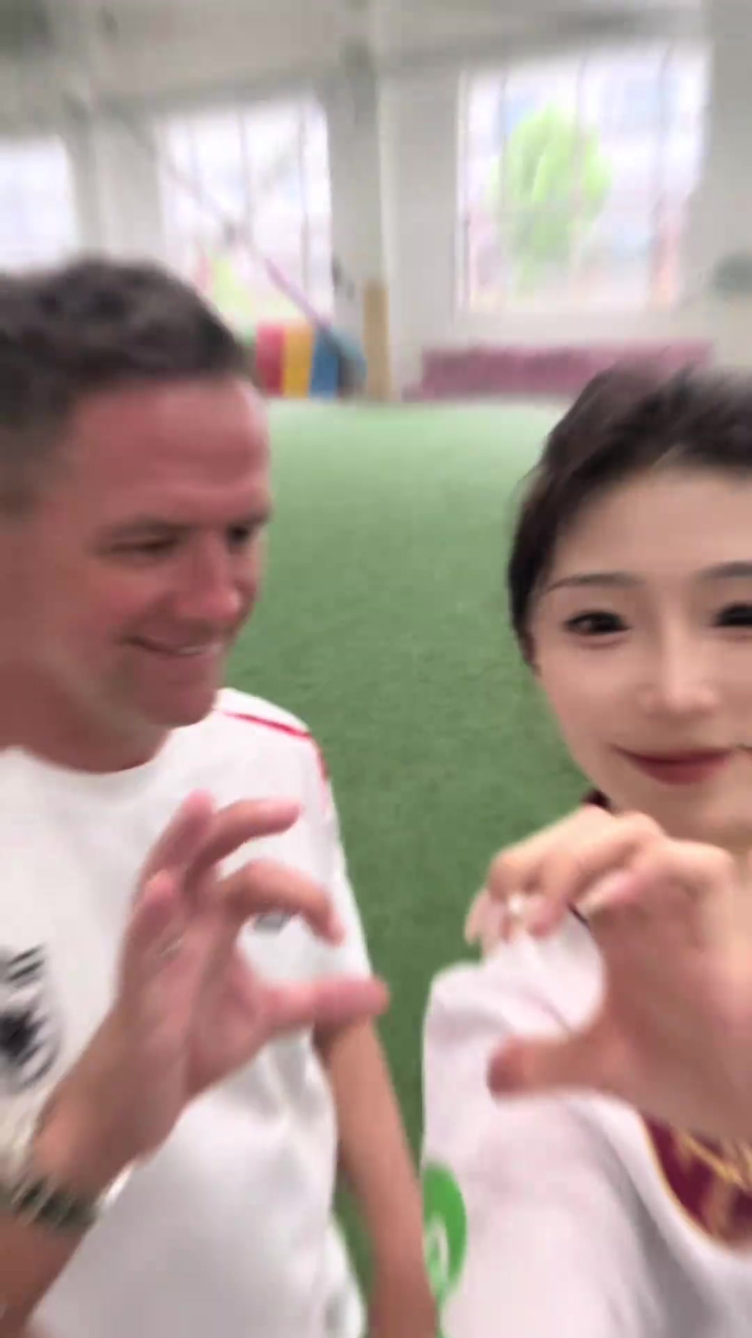 女足挑戰(zhàn)約會一百個男球員竟然約上了歐文啊都這么老了