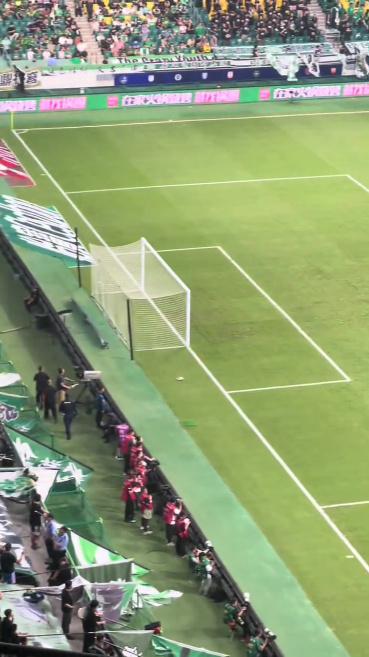 不離不棄工體現(xiàn)場(chǎng)實(shí)拍御林軍死忠看臺(tái)高喊跟丫死磕