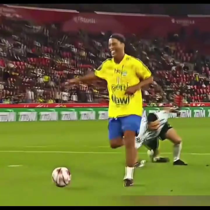 先慶祝再射門的自信名場面伊布這個真的被他裝到了