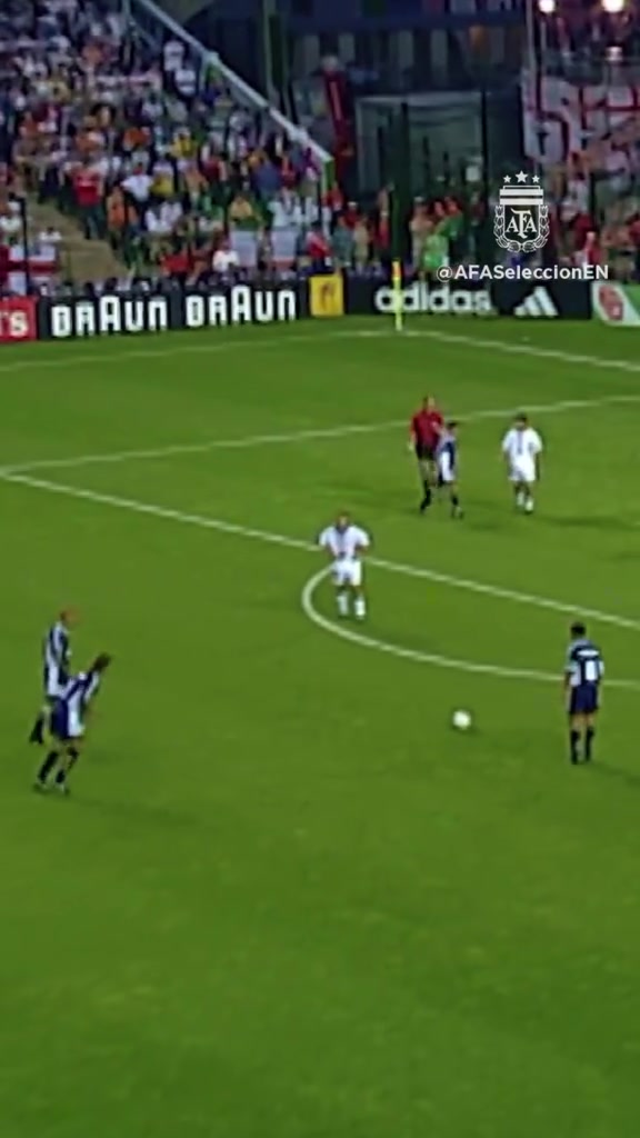 阿根廷官推98世界杯英阿大戰(zhàn)薩內蒂打進載入史冊間接任意球