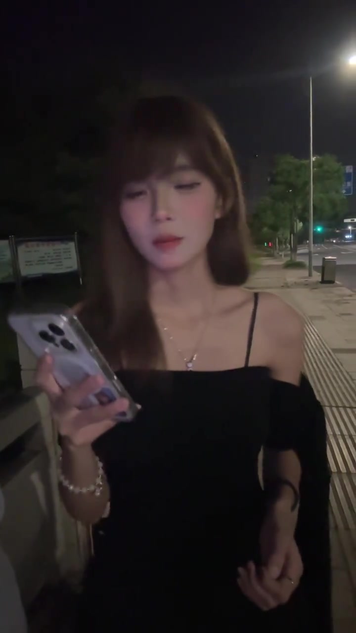 高中女足素顏都這么好看了到了大學(xué)化點(diǎn)淡妝更會(huì)是絕殺