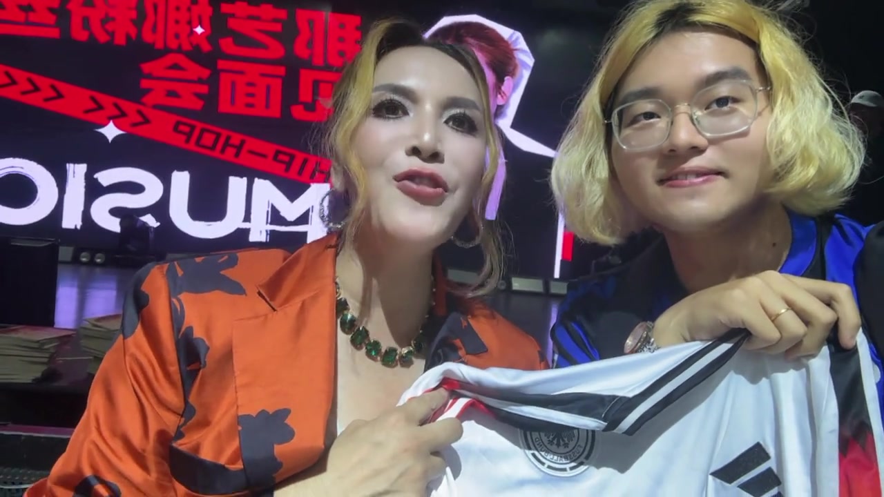 逆天俄羅斯娜娜祝福拜仁祝拜仁拿下今年的歐冠冠軍