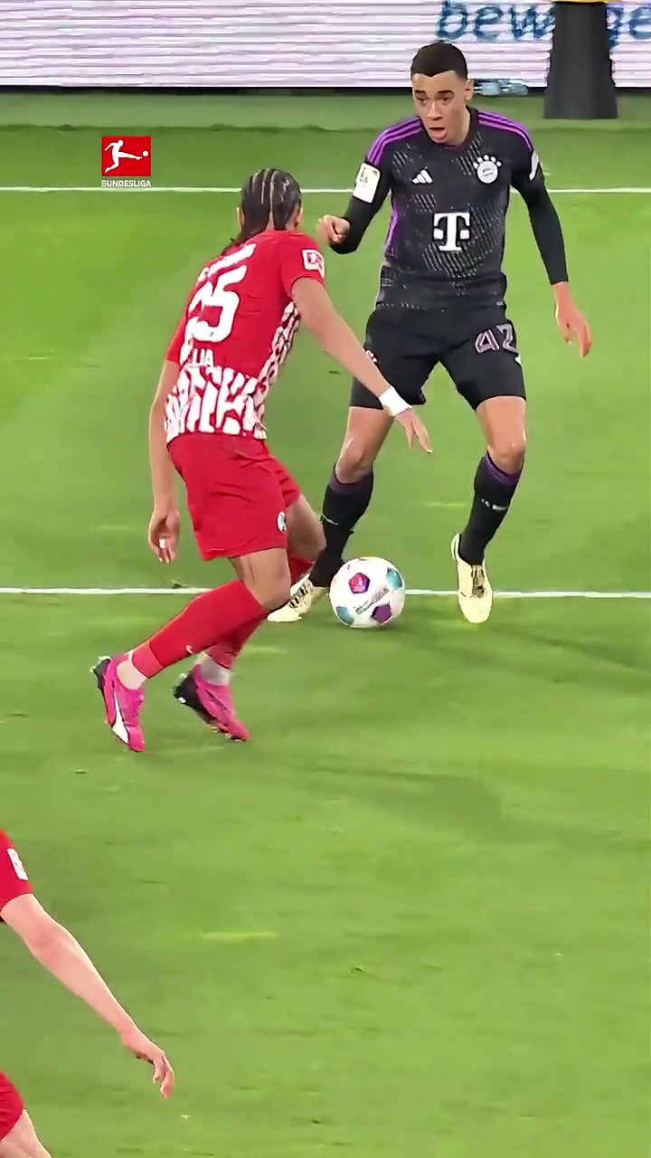 早日康復(fù)回顧穆西亞拉此前的優(yōu)雅操作當藝術(shù)家跳起探戈