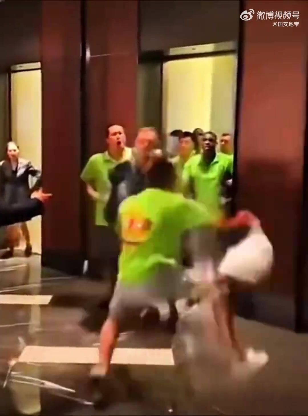 球迷AI視頻惡搞電梯戰(zhàn)神王剛