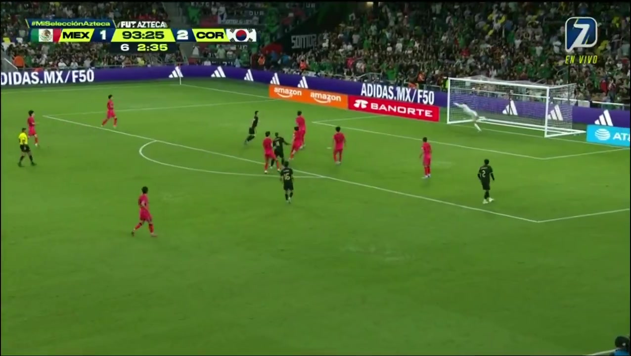 墨西哥絕平韓國AC米蘭中鋒S-希門尼斯弧頂一腳兜射破門