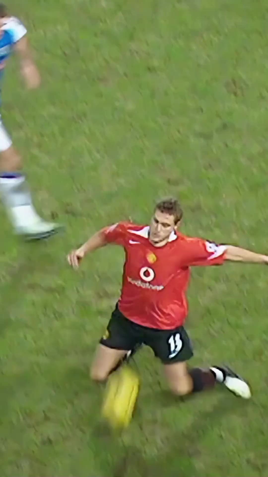 這就是職業(yè)球員的選擇維迪奇用第三支腳停球