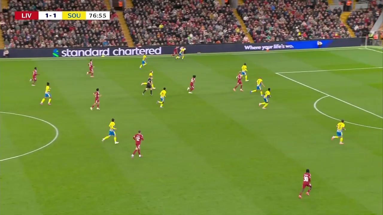 可惜基耶薩邊路精準(zhǔn)傳中?；倏祟^球擦柱而出