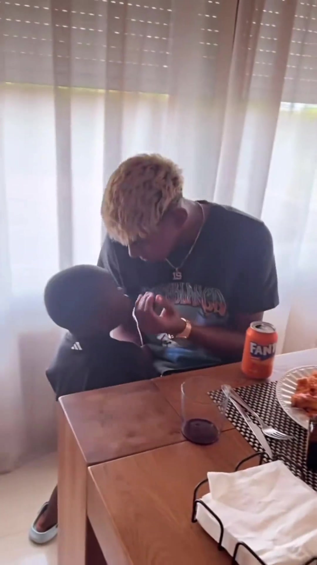 17歲的亞馬爾休賽期帶著家人度假弟弟上躥下跳皮得很啊