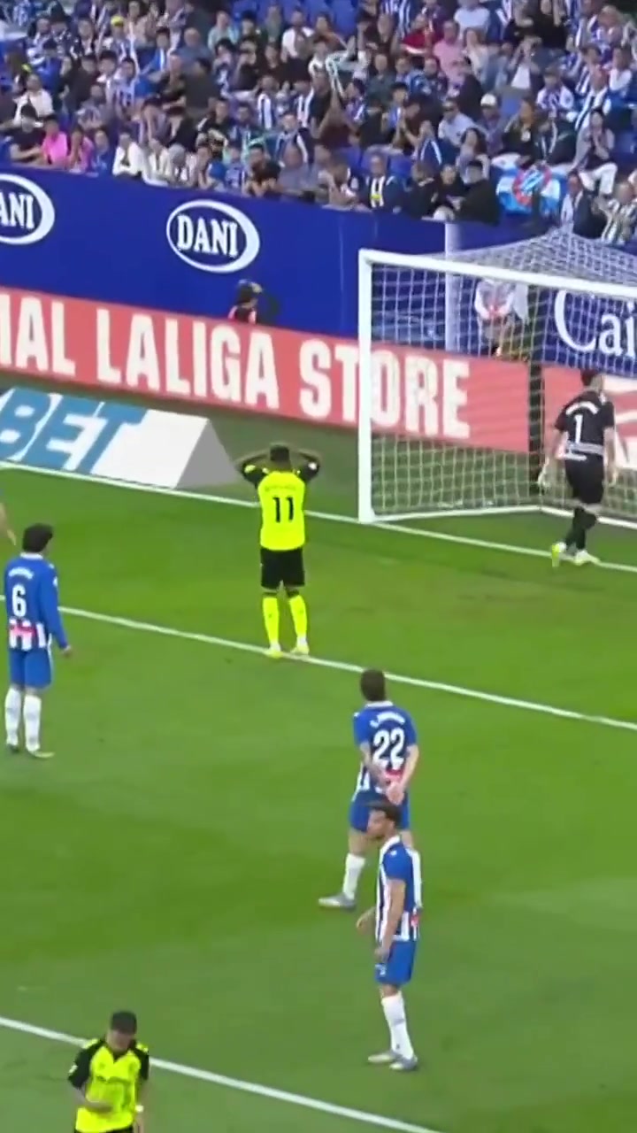 這球厲害了安東尼在貝蒂斯這記世界波絕殺隊友們直接跪了