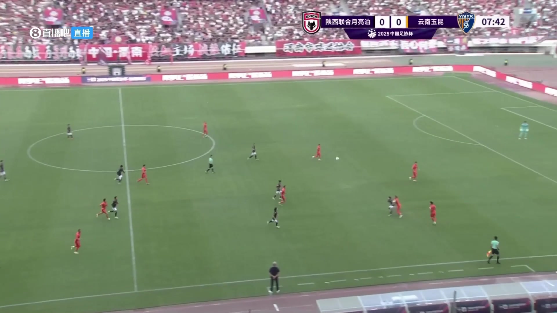 下克上陜西聯(lián)合球員禁區(qū)內(nèi)低射打偏機(jī)會(huì)沒(méi)把握住啊