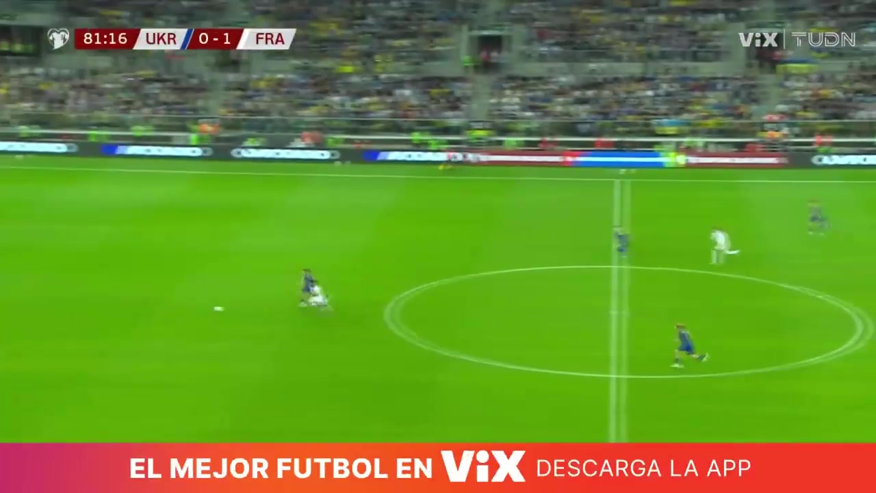 姆總超強個人能力姆巴佩單挑后衛(wèi)殺入禁區(qū)臥射破門