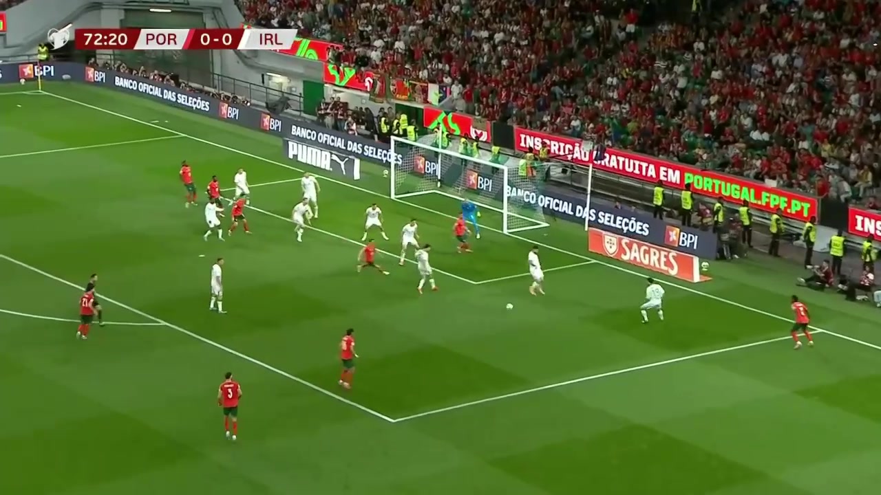 可惜了特林康傳中造點球C羅主罰點球被凱萊赫用腳擋出