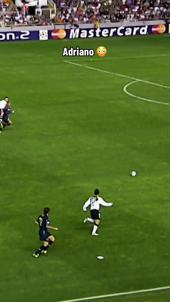 歐冠官推阿德當(dāng)年曾讓蝙蝠軍團(tuán)見識到了藍(lán)黑國王的風(fēng)采