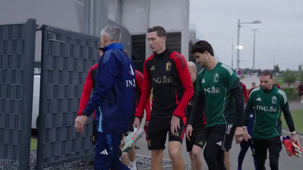 誰(shuí)會(huì)是隊(duì)長(zhǎng)呢比利時(shí)備戰(zhàn)北馬其頓的訓(xùn)練