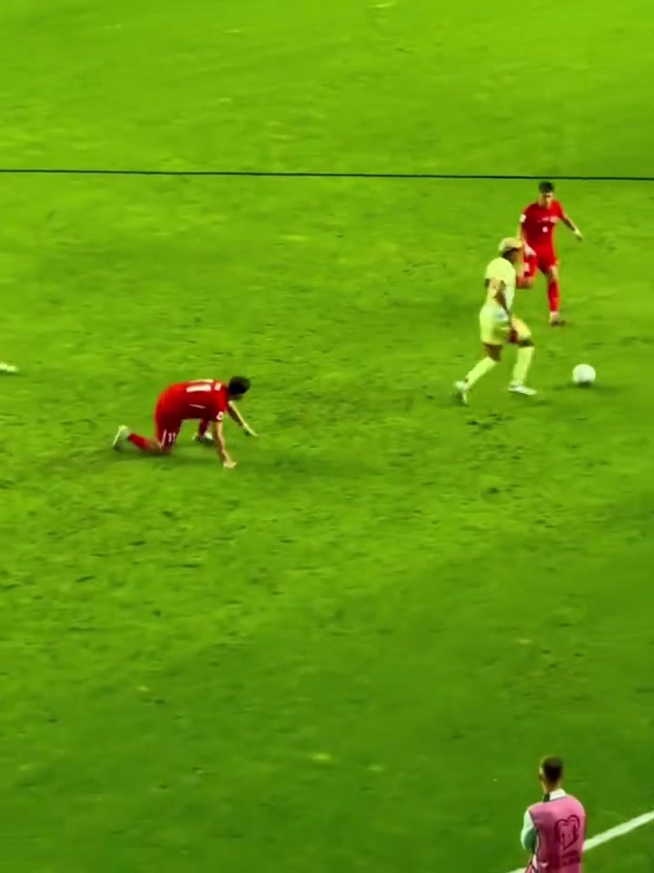 亞馬爾這外腳背傳球也太帥了