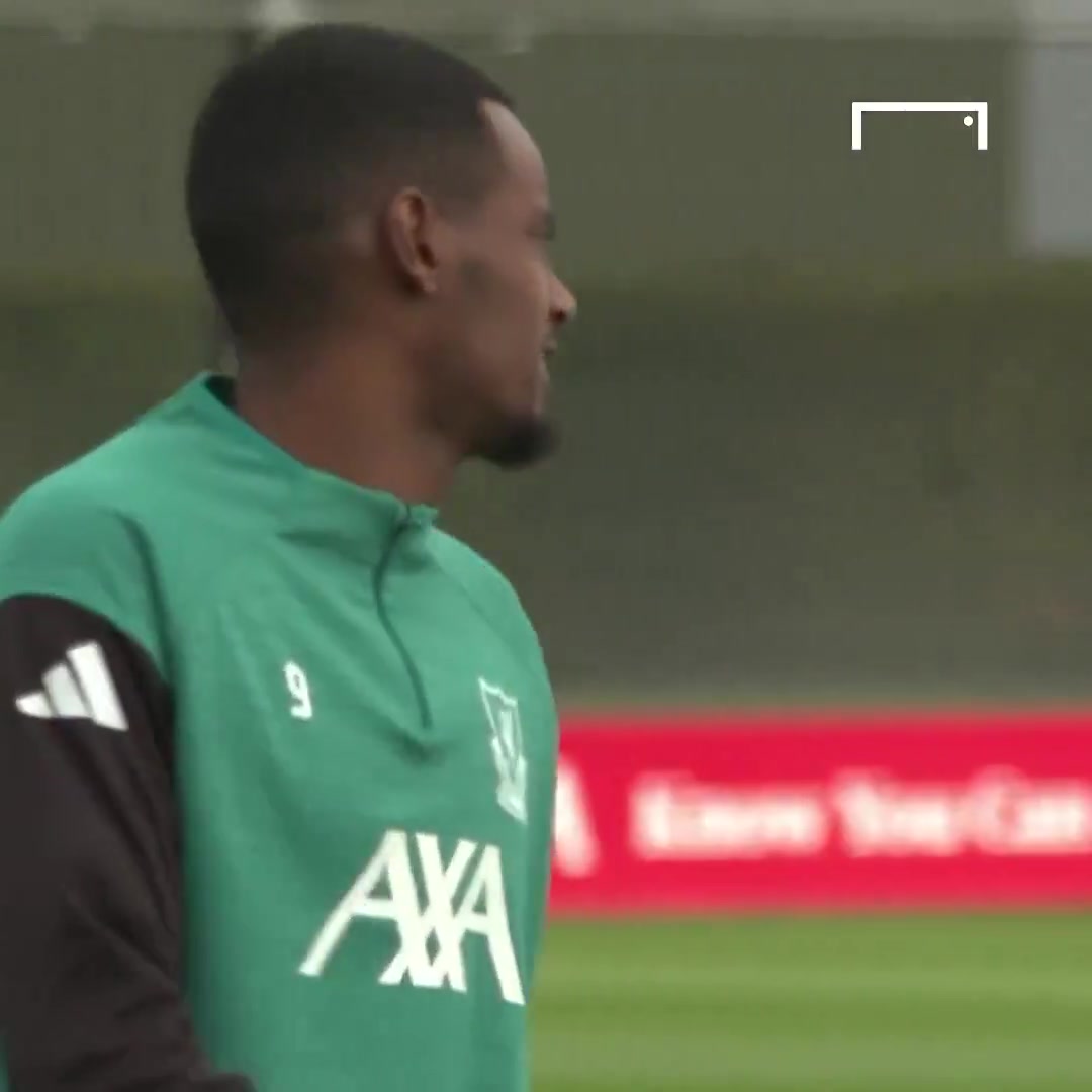 今天會(huì)上場(chǎng)嗎伊薩克在對(duì)陣馬競(jìng)比賽前與球隊(duì)一起訓(xùn)練