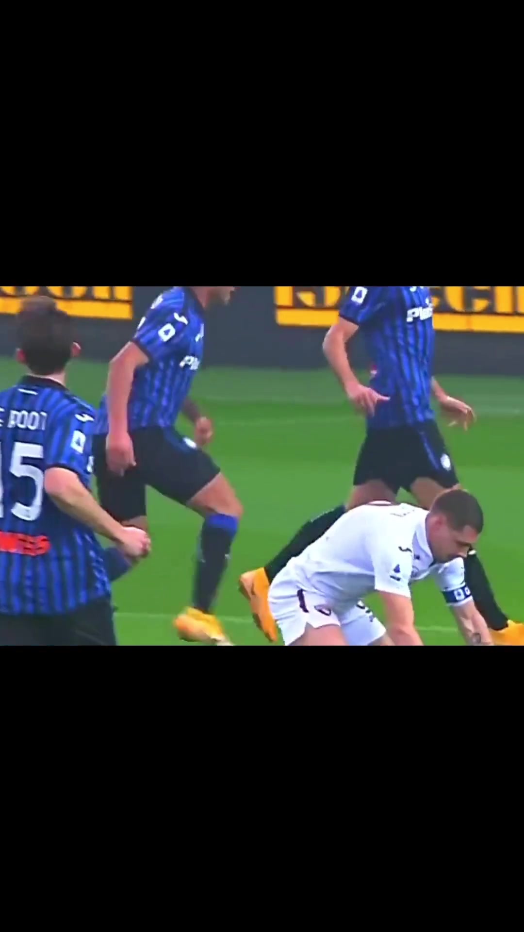 屬于足球的勝利名場面貝洛蒂把球還給對手示意沒犯規(guī)