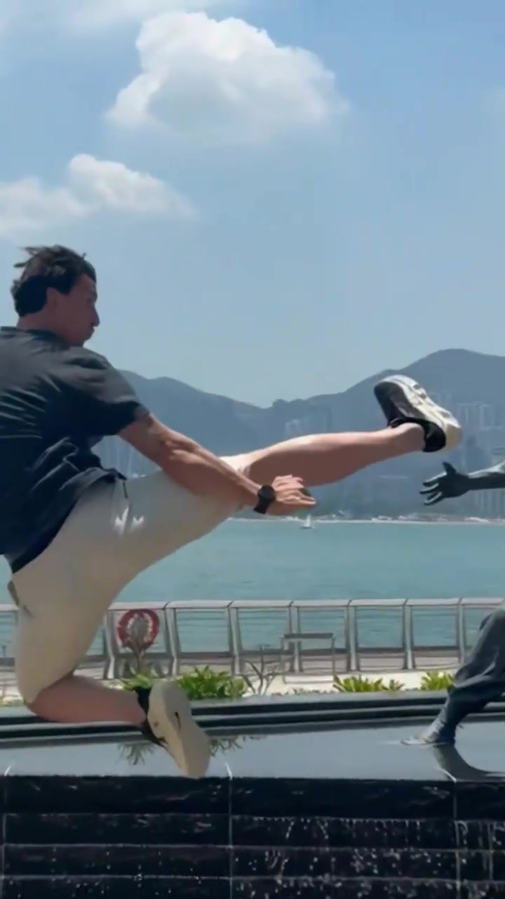 你是懂情懷的伊布原地高踢腿致敬李小龍這大長腿