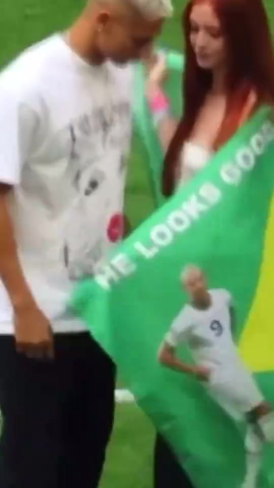 老婆顏值巔峰這一吻讓理查利森愛上了現(xiàn)在的老婆