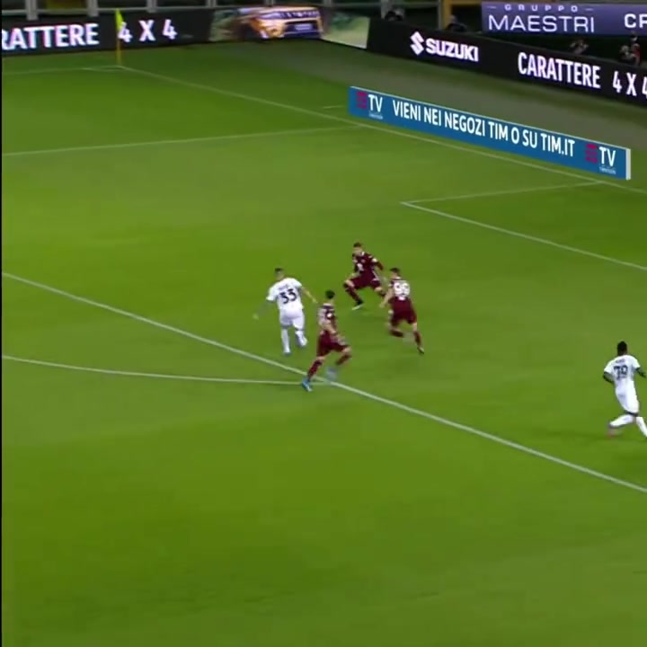 面對聯(lián)賽苦主雷比奇完成帽子戲法幫助米蘭血洗對手