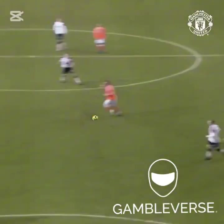 國外網(wǎng)友瀟灑哥這腳停球比我手接的還好