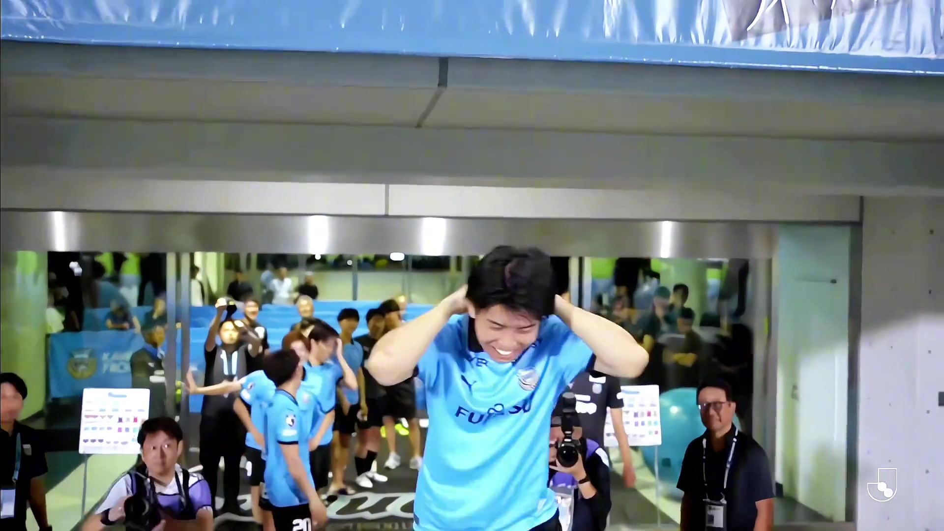 是熱血少年漫的結(jié)尾高井幸大加盟熱刺隊(duì)友球迷為其盛大送行