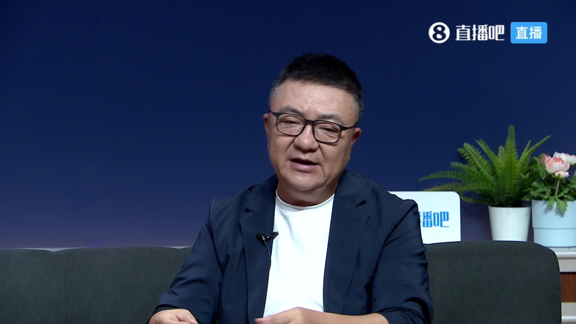 董路評(píng)國(guó)足目前心理狀態(tài)被罵殘廢了可能內(nèi)心沒(méi)那么大欲望了