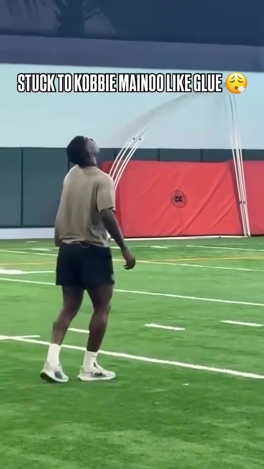 這鞋上難道有吸鐵石梅努展示卸球能力