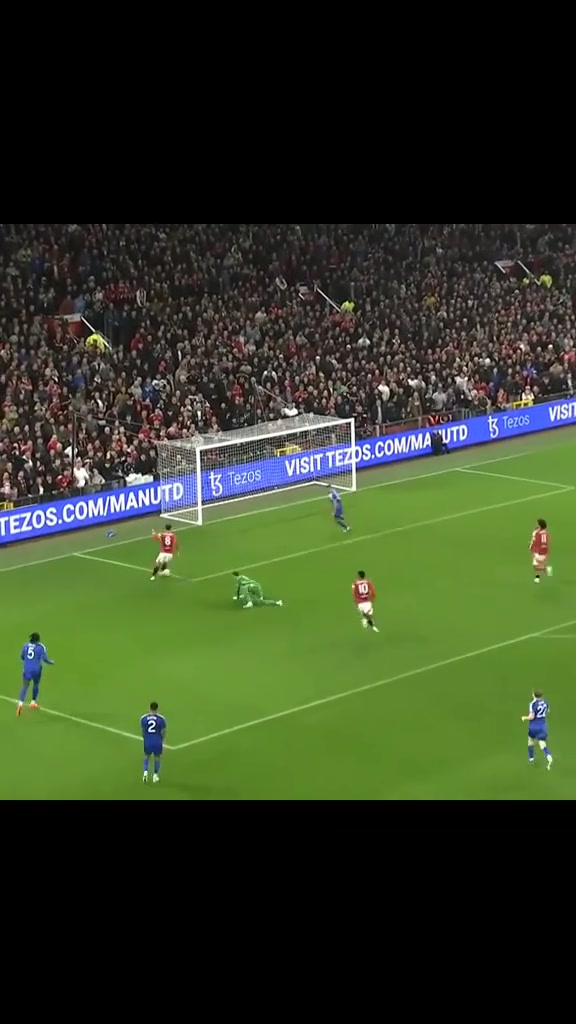 曼聯(lián)球迷他接受的質(zhì)疑聲最大但偏偏他最爭(zhēng)氣