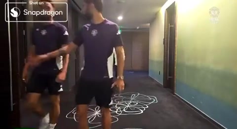 一起調(diào)皮B費和庫尼亞現(xiàn)在已經(jīng)成為老鐵了