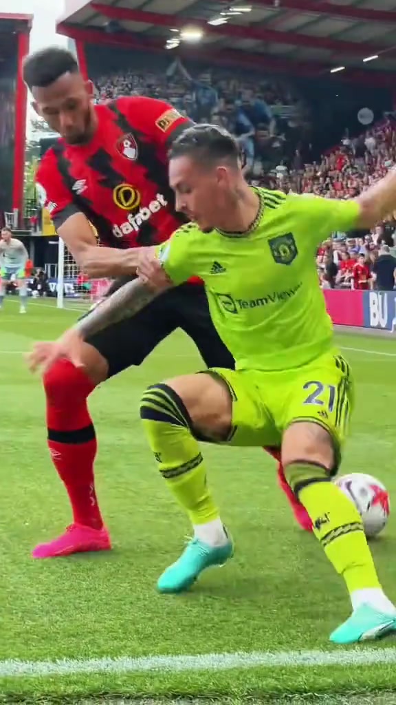 這可能就是安東尼無法立足英超的原因一上身體就過不去了......